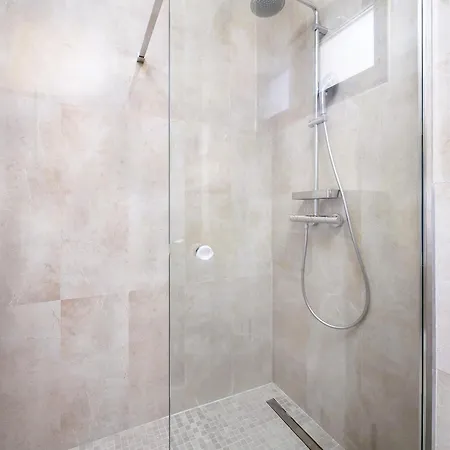 Paoma Lux Podstrana